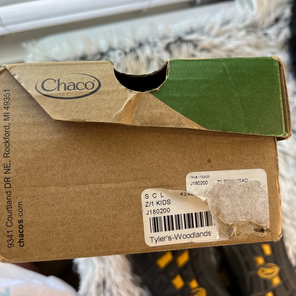 SUPER CUTE  OUTDOOR LEOPARD CHACOS! 🐆 - Picture 4 of 5
